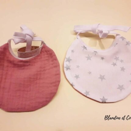 Bavoir poupée étoiles argentées