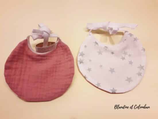 Bavoir poupée étoiles argentées