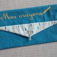 BOX 05 - Année 1 - Les boutons et le point feston à la main - Projet : une trousse à crayons - Ma box de rentrée